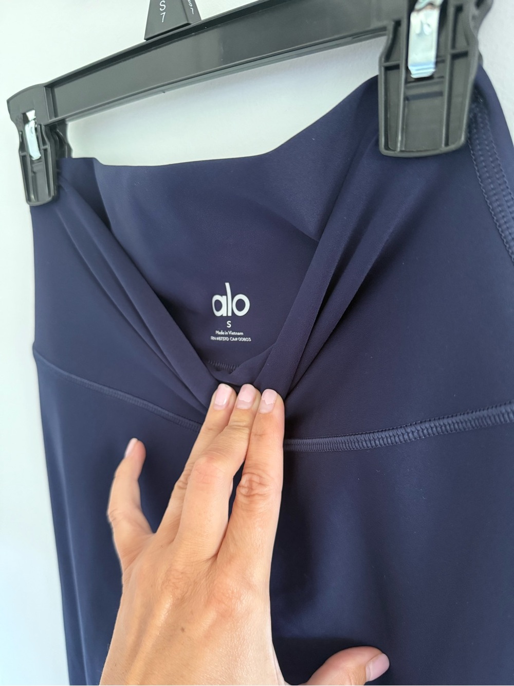 Alo High-Waist Airlift Legging in Navy Small - Picture 3 of 6